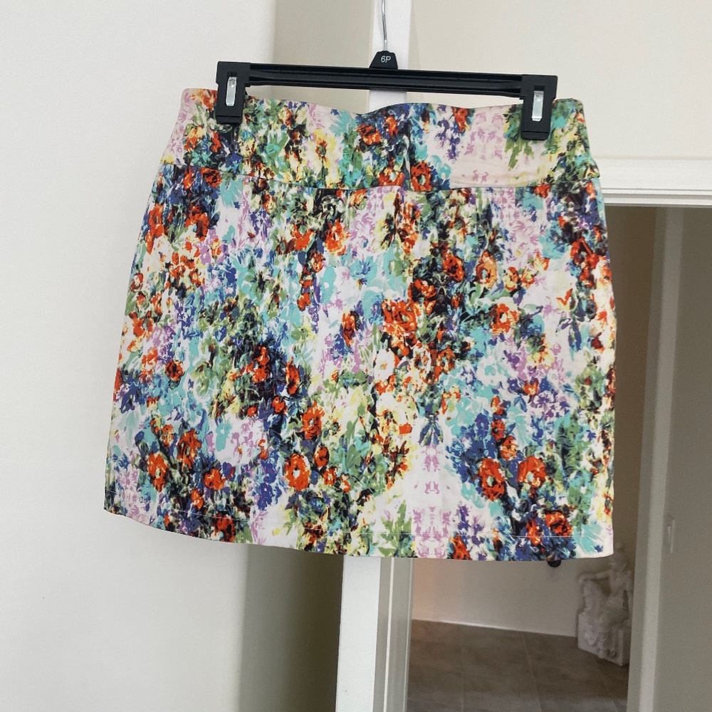 ATTYRE FLORAL SKORT (S)